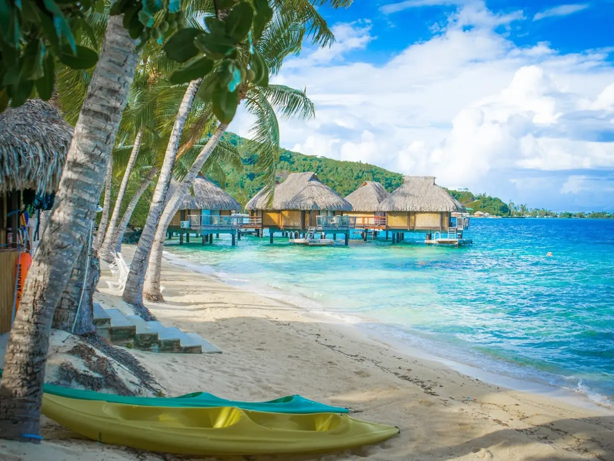 Waterhutten op bora bora strand