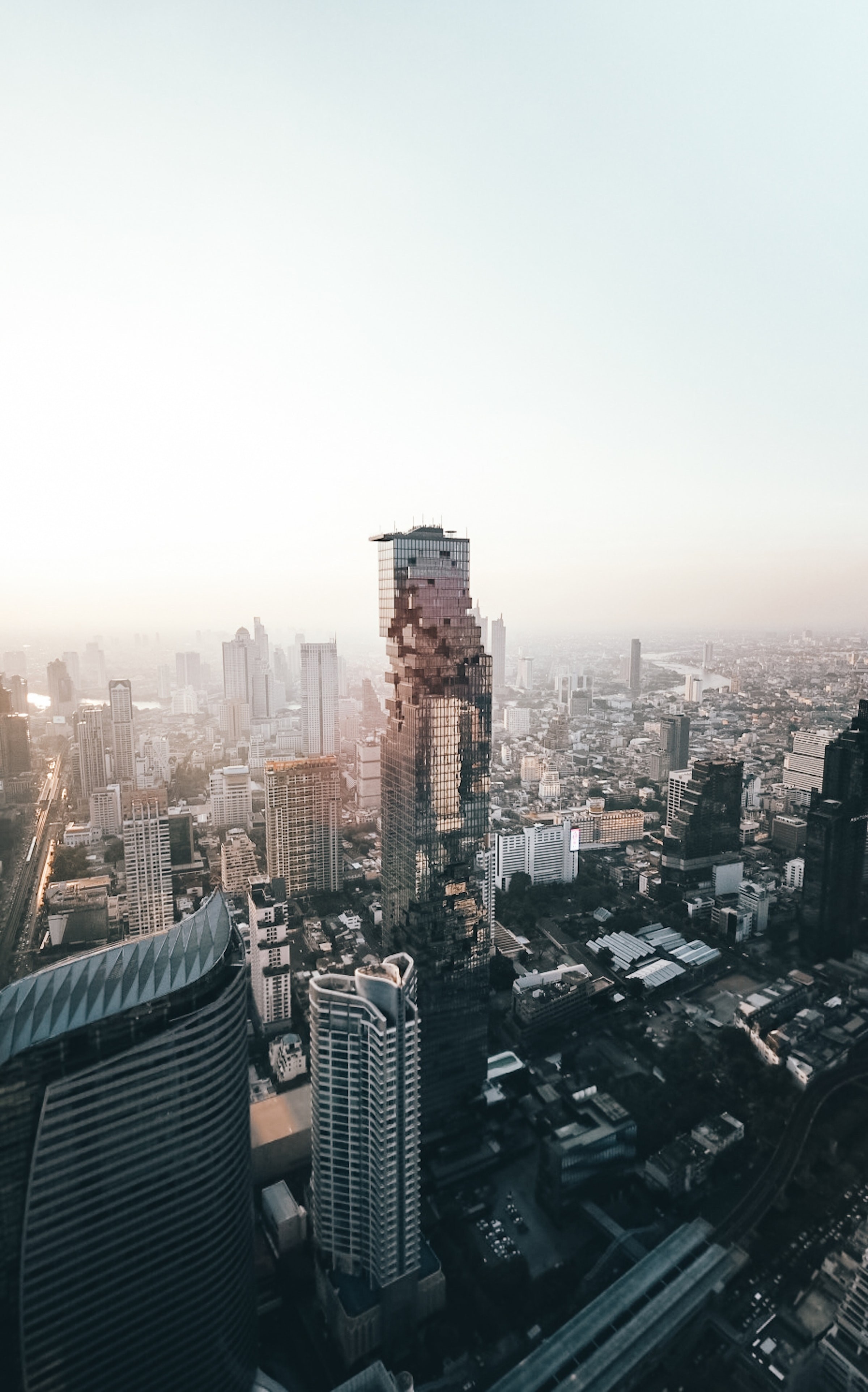 Pixel-Wolkenkratzer in Bangkok von oben