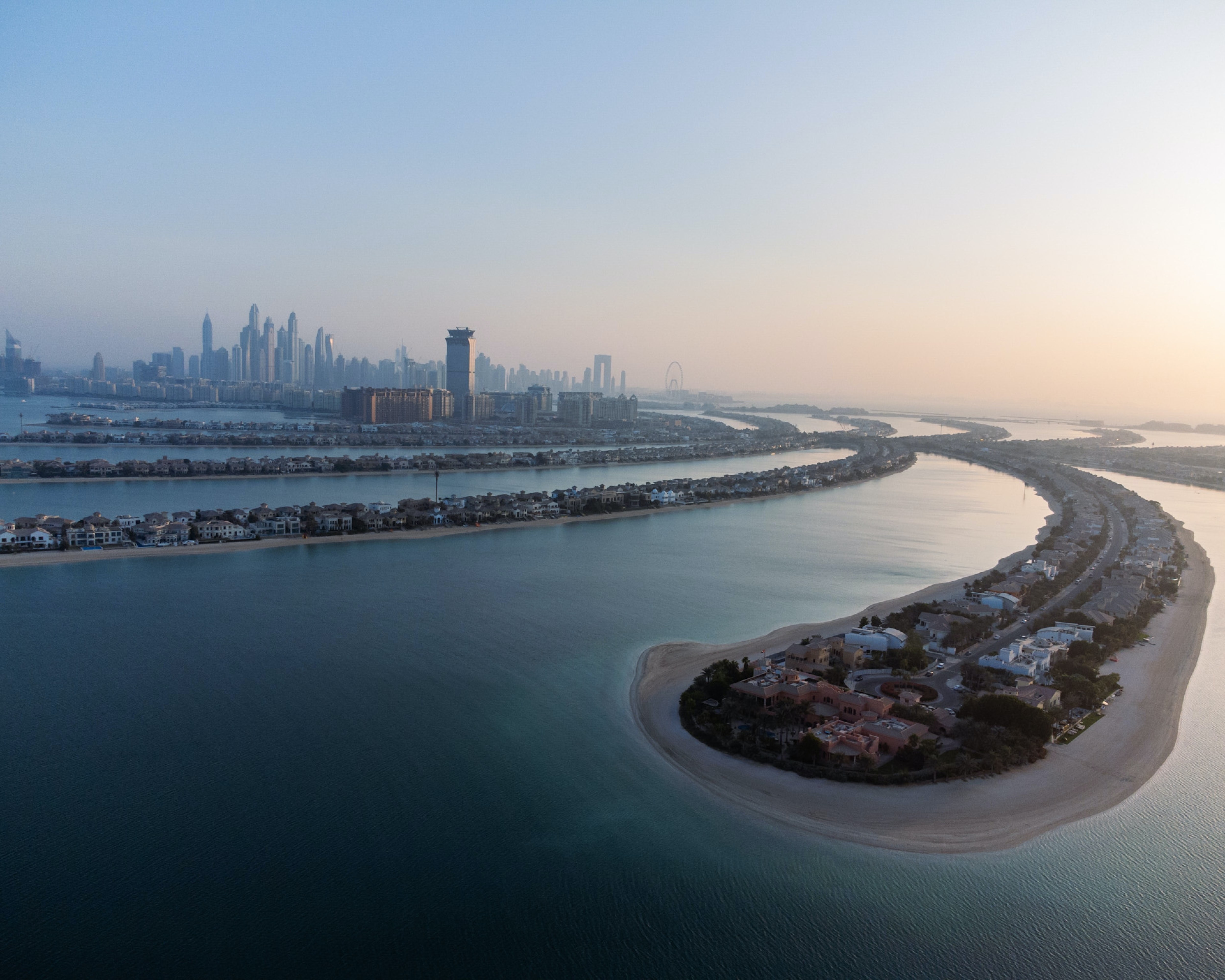De Palm Jumeirah in Dubai van bovenaf gezien
