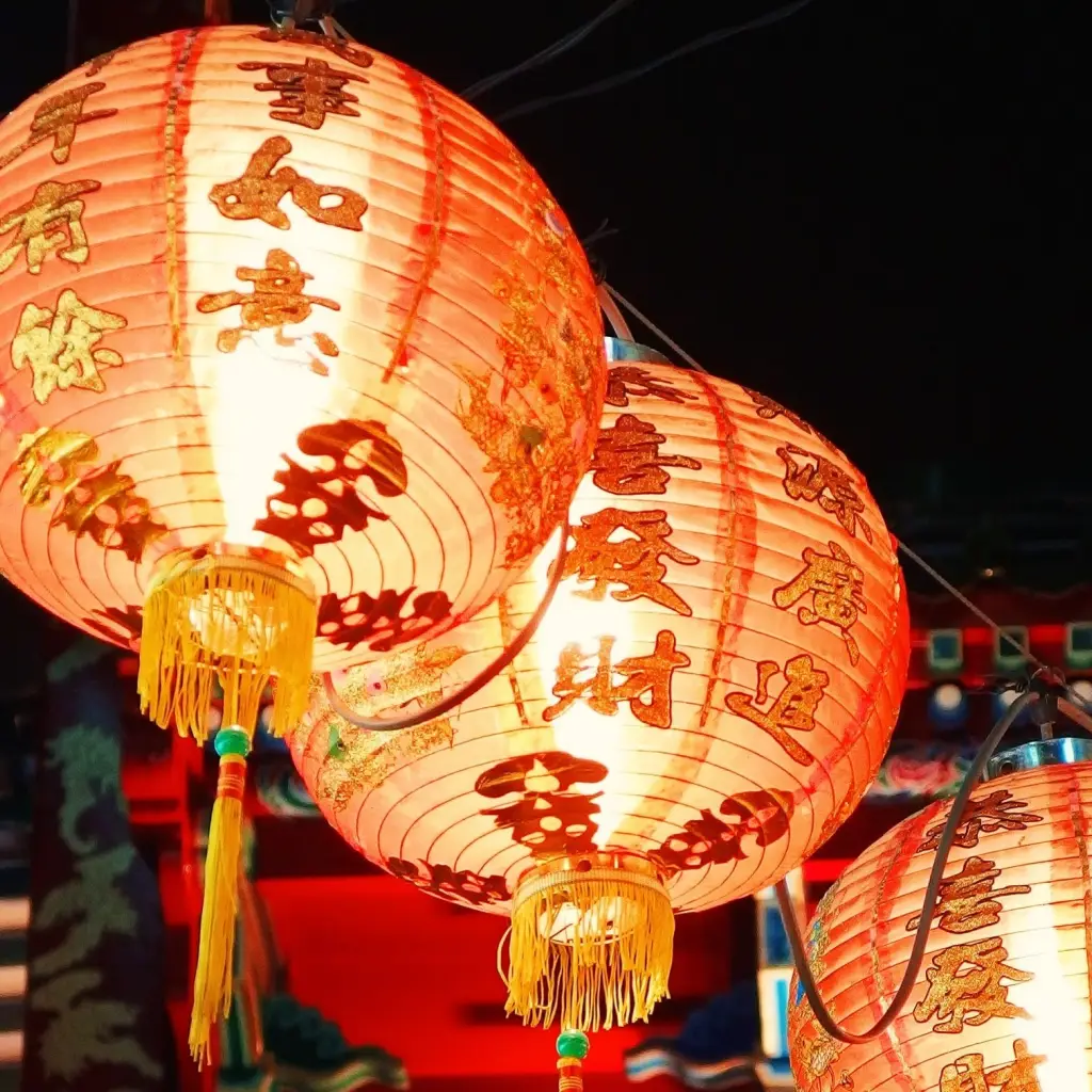 Traditionelle rote Papierlampen in Hongkong