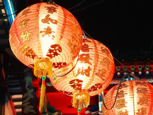 Traditionelle rote Papierlampen in Hongkong