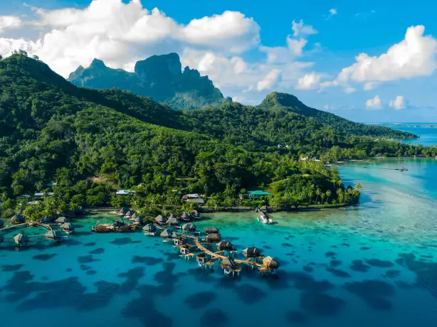 Overview of the Tahiti Island, from the water cabins to the large mountains the background