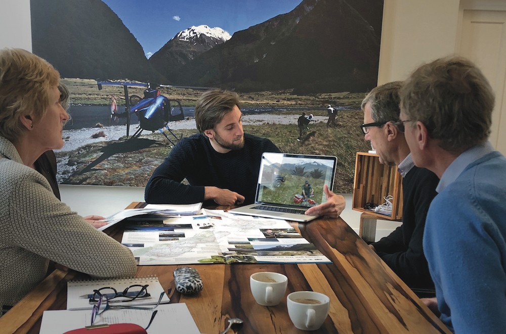Michiel presenting to a client from his laptop