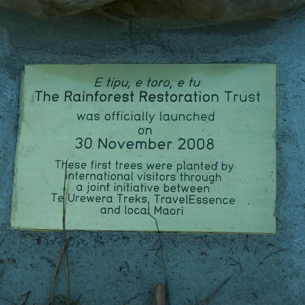 Het bord van de rainforest restoration trust