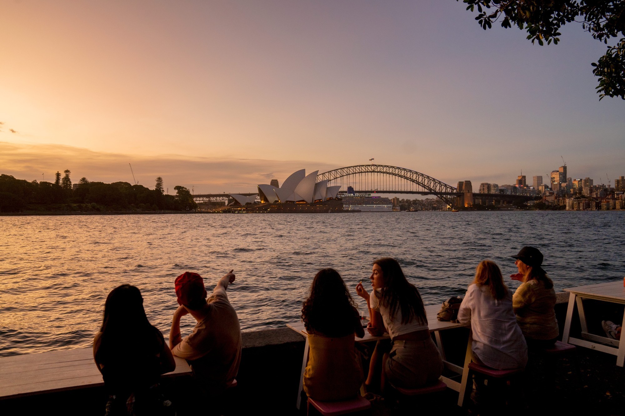 Mrs Macquaries Point in den Royal Botanic Gardens in Sydney ist der perfekte Ort für den Sonnenuntergang