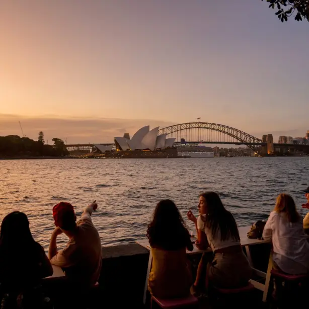 Mrs Macquaries Point in den Royal Botanic Gardens in Sydney ist der perfekte Ort für den Sonnenuntergang