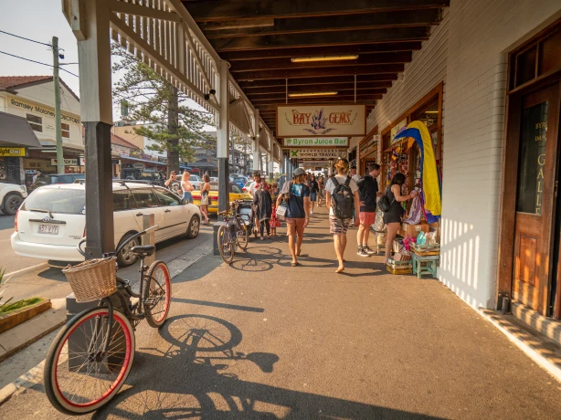 Aus nsw byron bay main street shopping