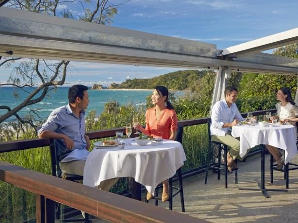 Aus nsw byron bay outdoor dining beach