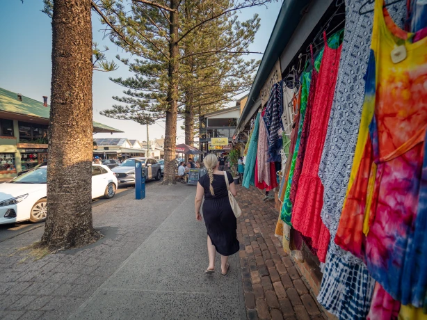Aus nsw byron bay shopping street