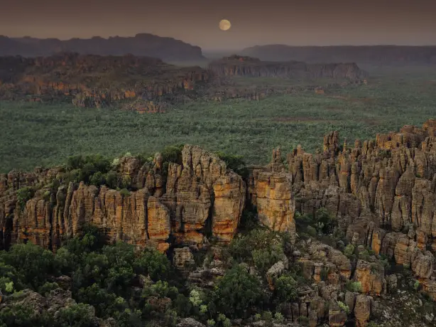 Australien Mond geht über dem Kakadu Nationalpark auf
