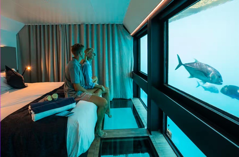 Aus-qld-great-barrier-reef-cruise-whitsundays-reef-suite-luxury