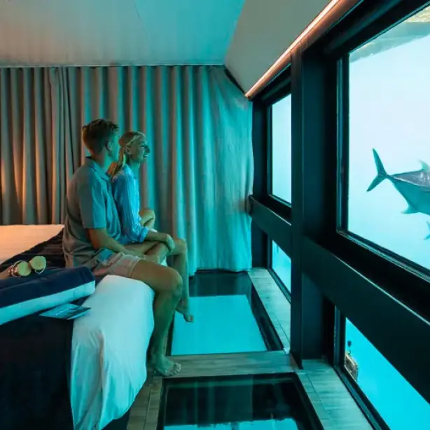 Aus-qld-great-barrier-reef-cruise-whitsundays-reef-suite-luxury