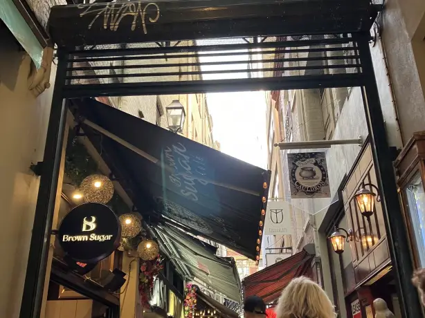 AU Melbourne Laneways Art Deco by Travel Essence