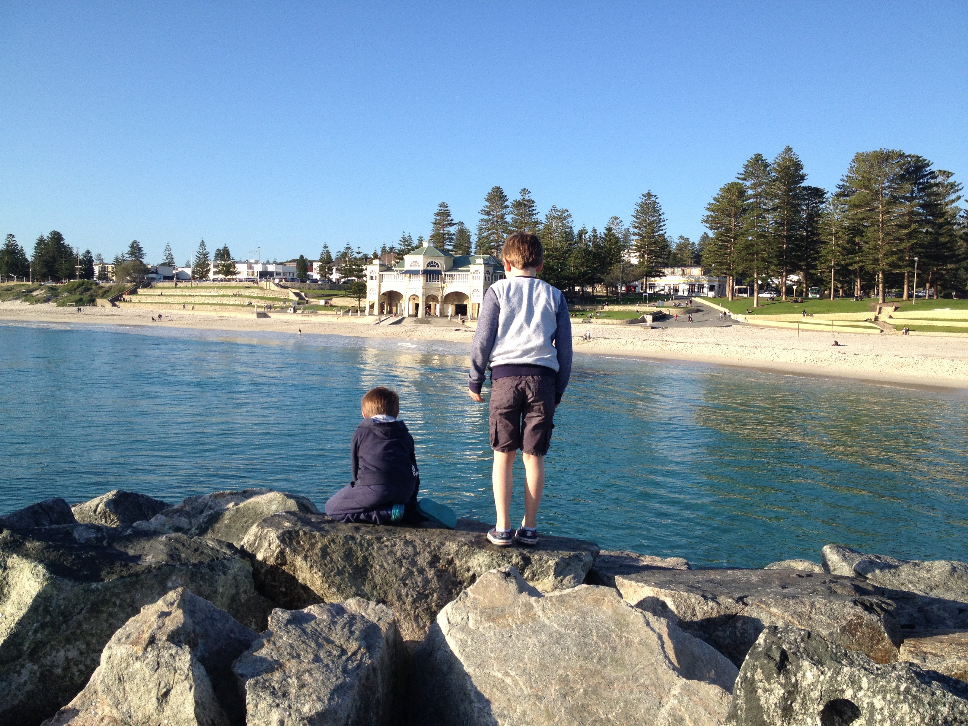 AUS WA Cottesloe Beach kids2