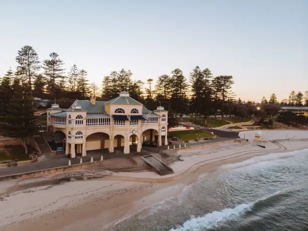 AUS WA Perth Cottesloe Beach dylan alcock unsplash