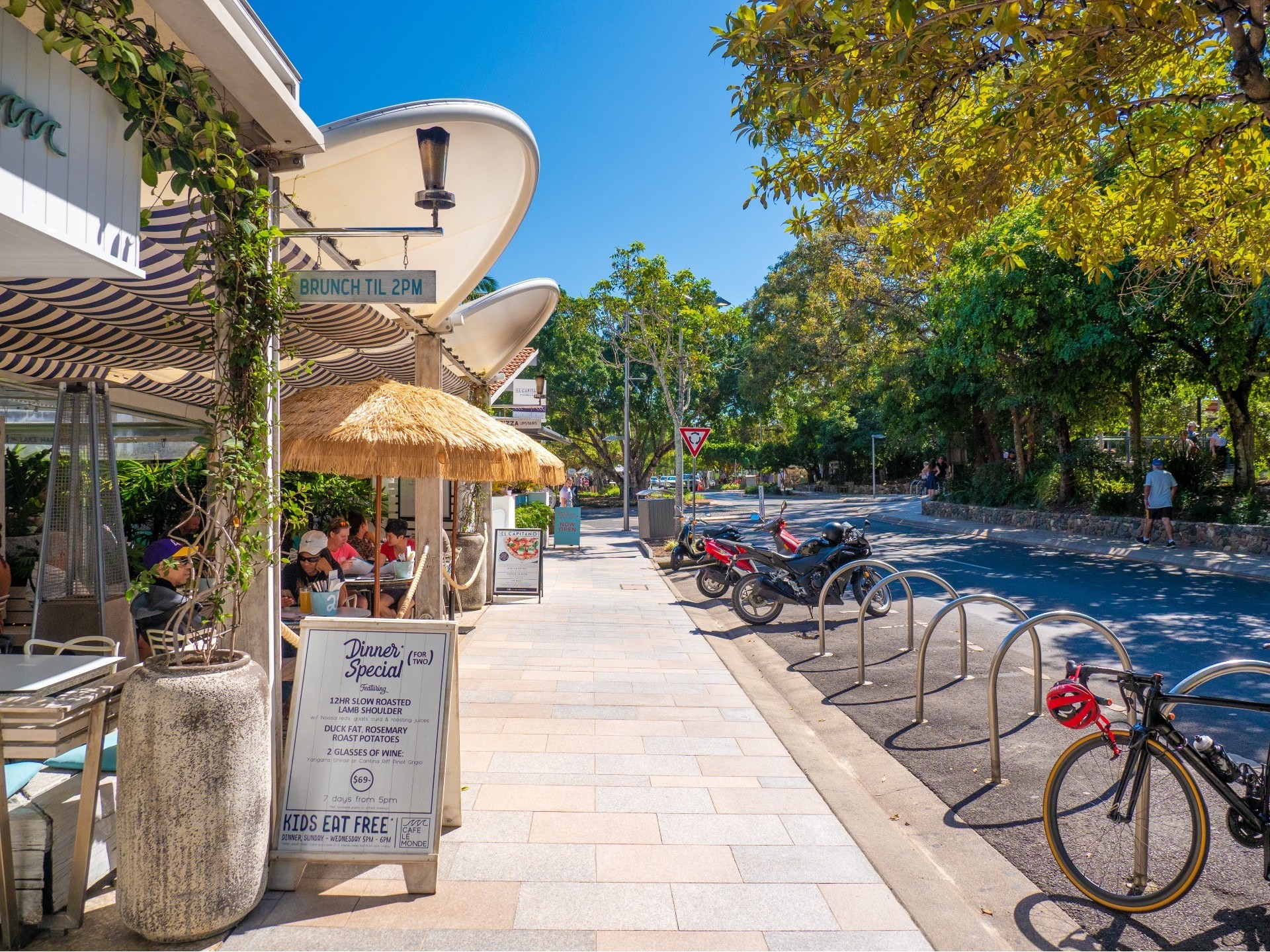 1 Aus qld noosa hastings street credit Tourism and Events Queensland1