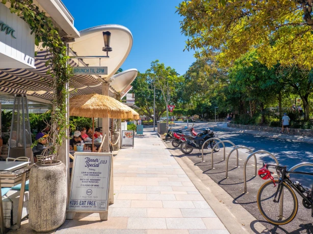1 Aus qld noosa hastings street credit Tourism and Events Queensland1