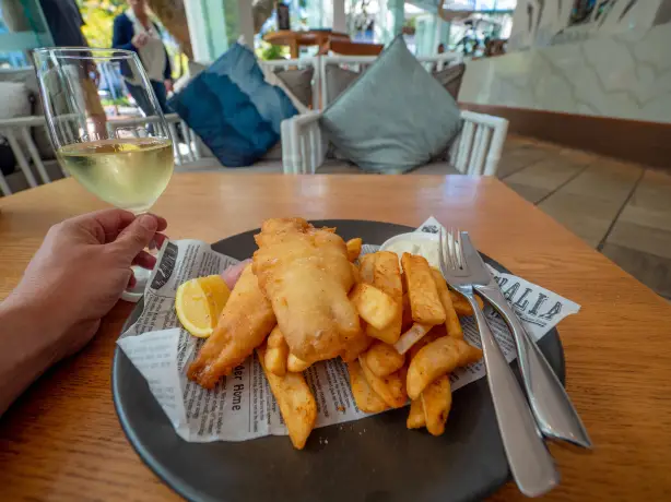 Aus qld fisn chips noosa credit Tourism and Events Queensland