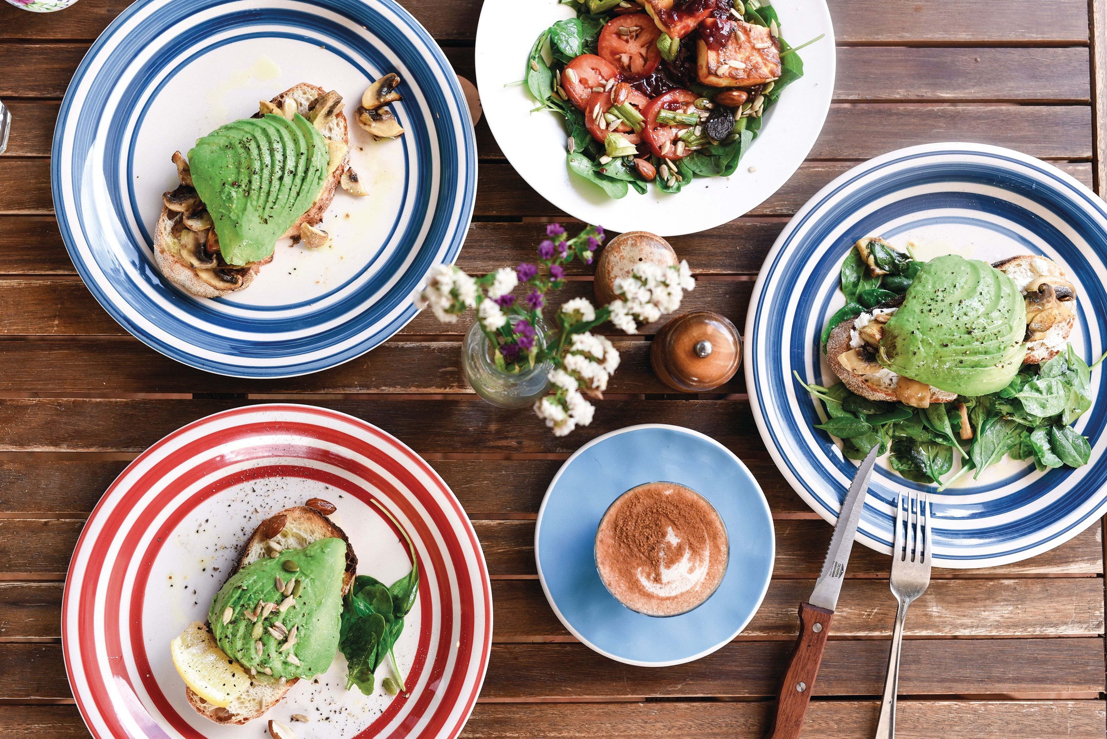 Aus qld magntic island cuisine breakfast credit Tourism and Events Queensland