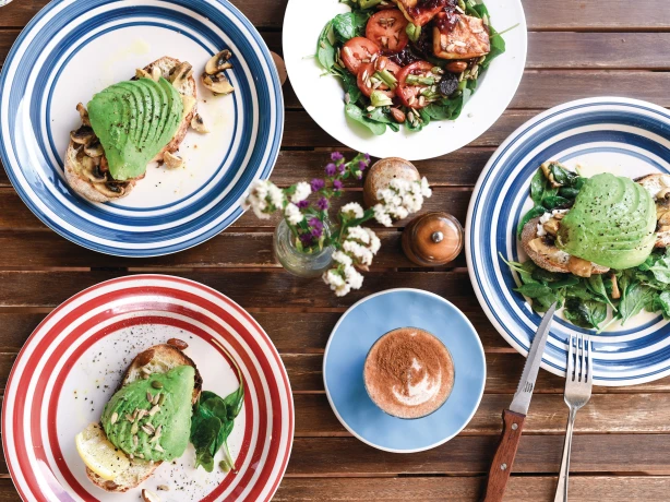 Aus qld magntic island cuisine breakfast credit Tourism and Events Queensland