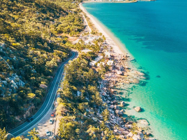Aus qld magnetic island beach view credit Tourism and Events Queensland