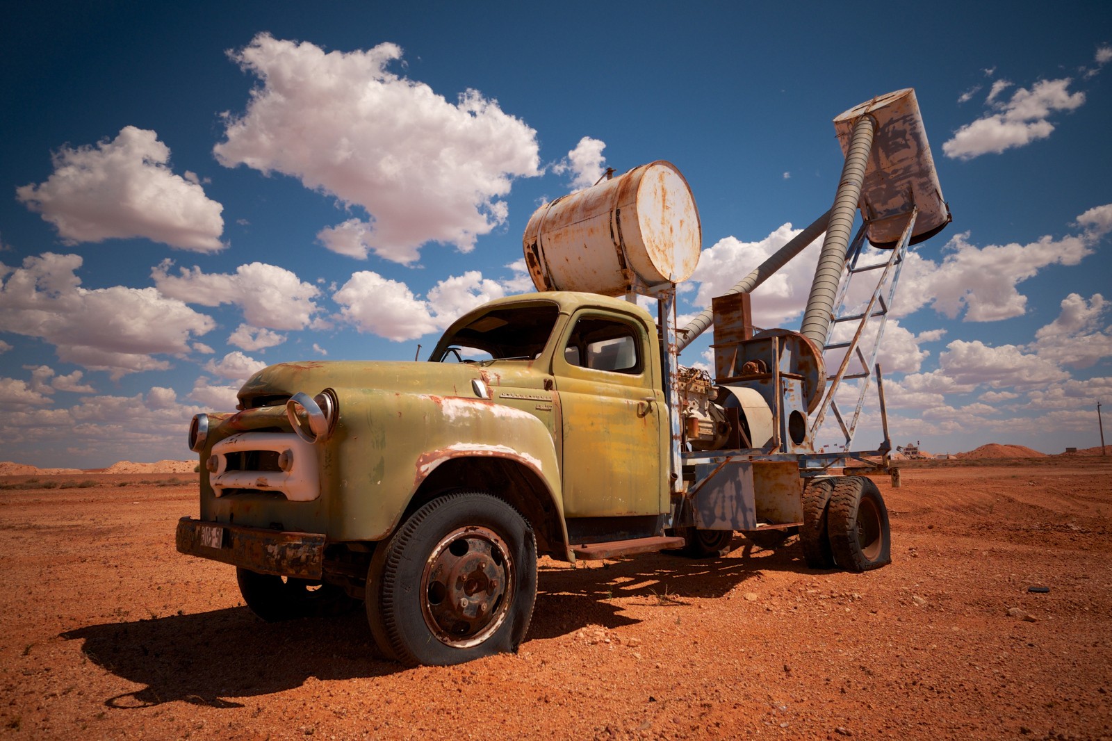 Aus sa coober pedy truck