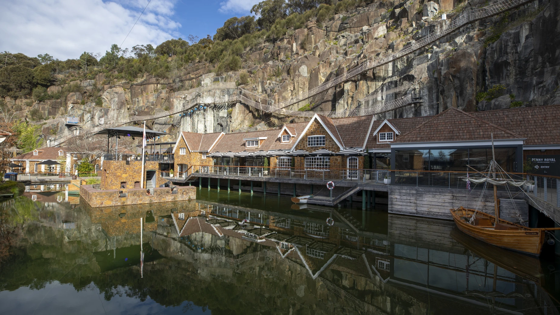 Aus tas launceston houses river view