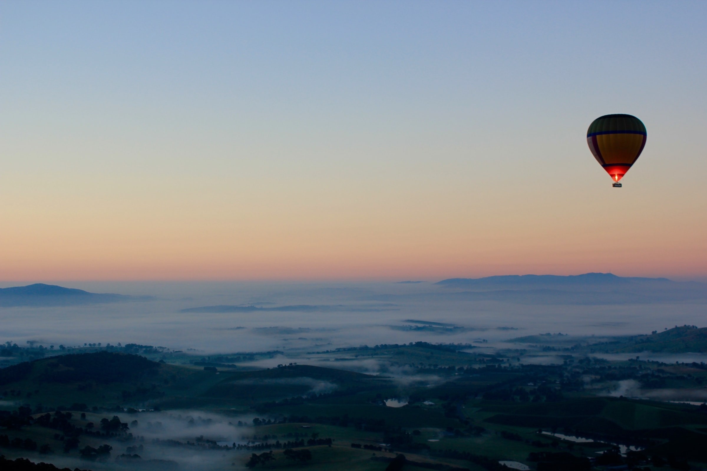 AUS_VIC_Yarra Valley_Hot air balloonride at sunrise