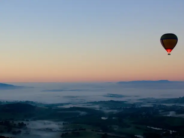 AUS_VIC_Yarra Valley_Hot air balloonride at sunrise