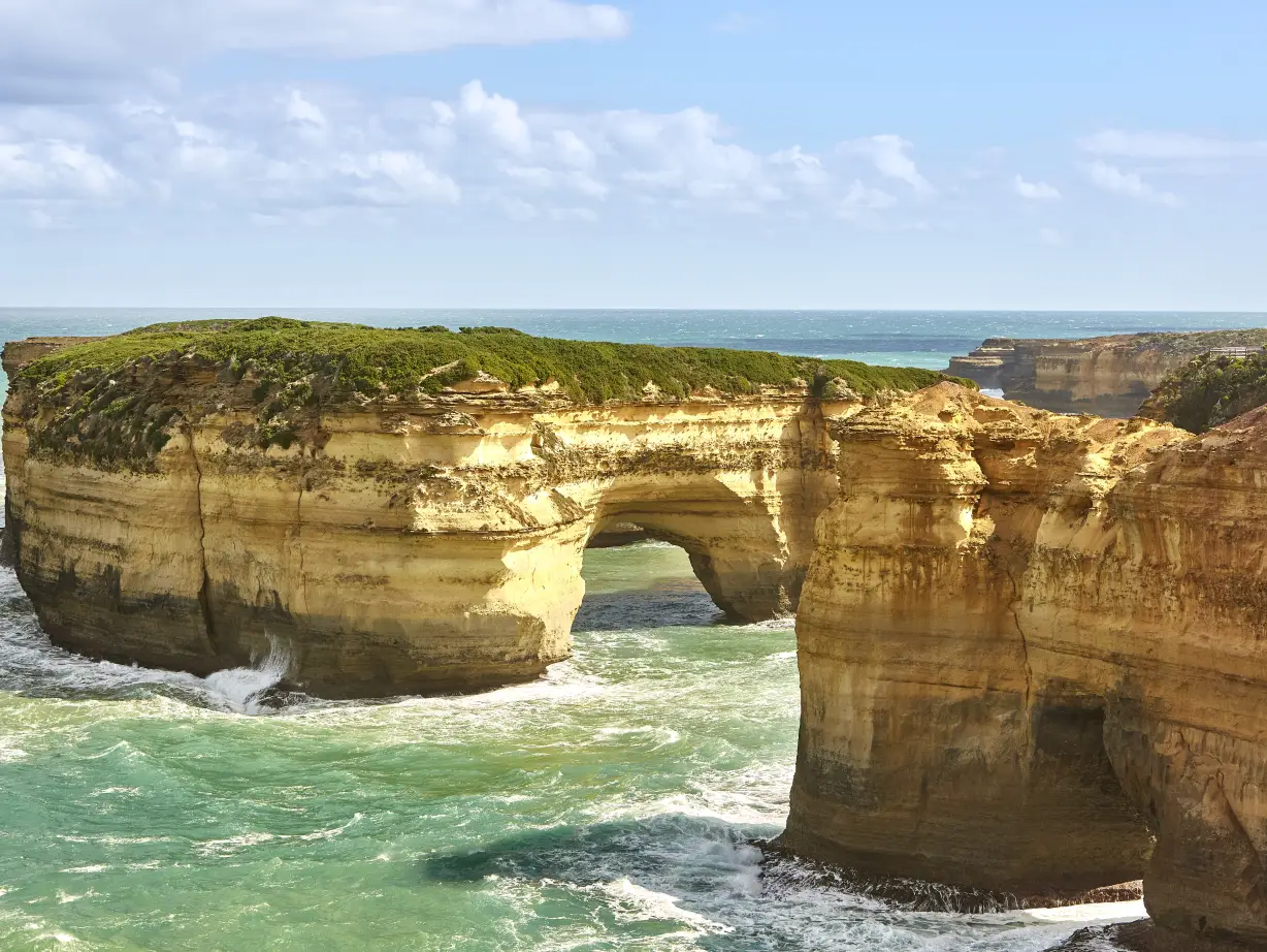 Aus vic great ocean road credit Tourism Australia