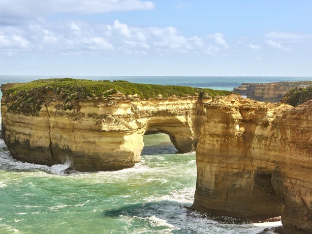 Aus vic great ocean road credit Tourism Australia