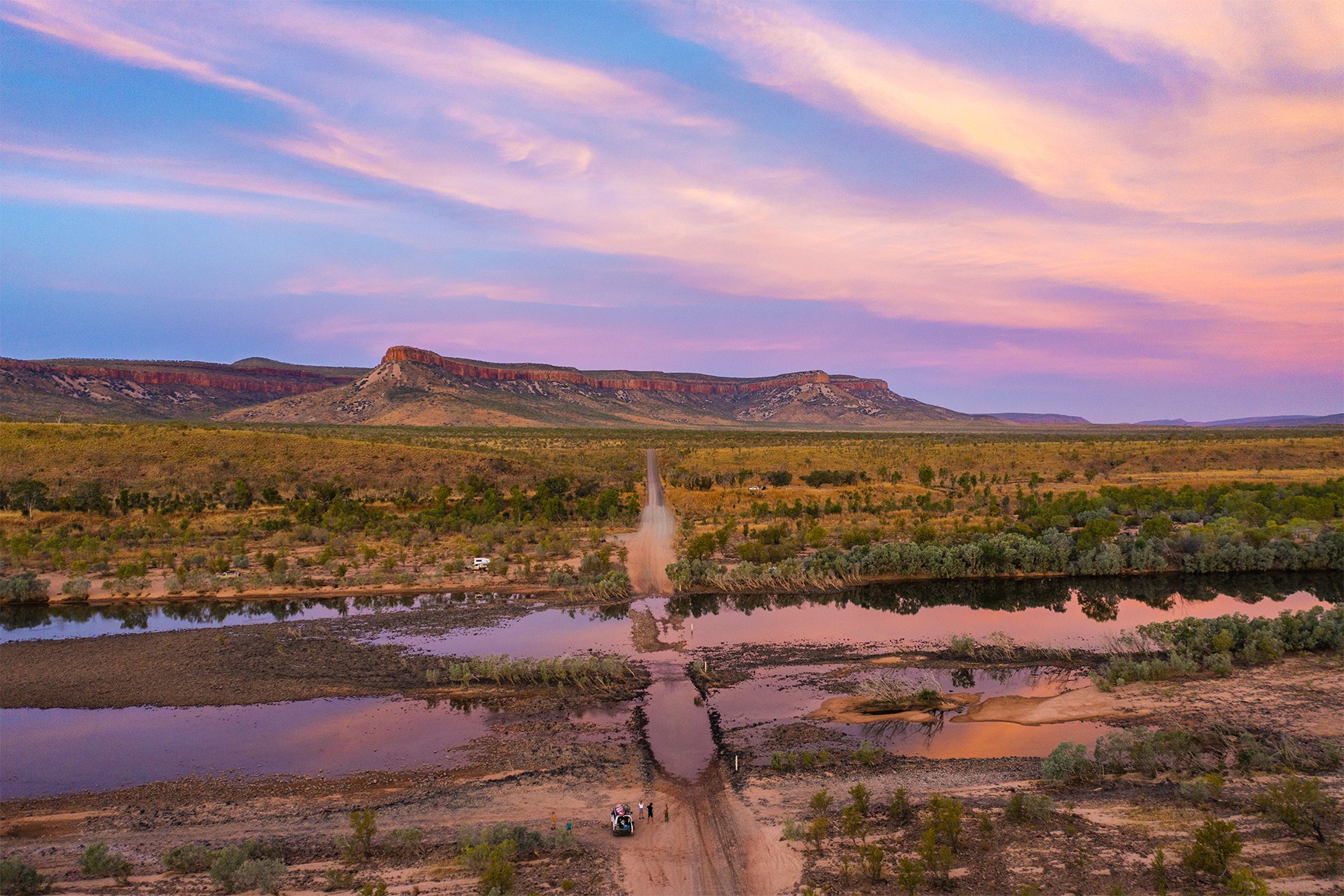 De Pentecost River op de Gibb River Road in West-Australië bij zonsondergang
