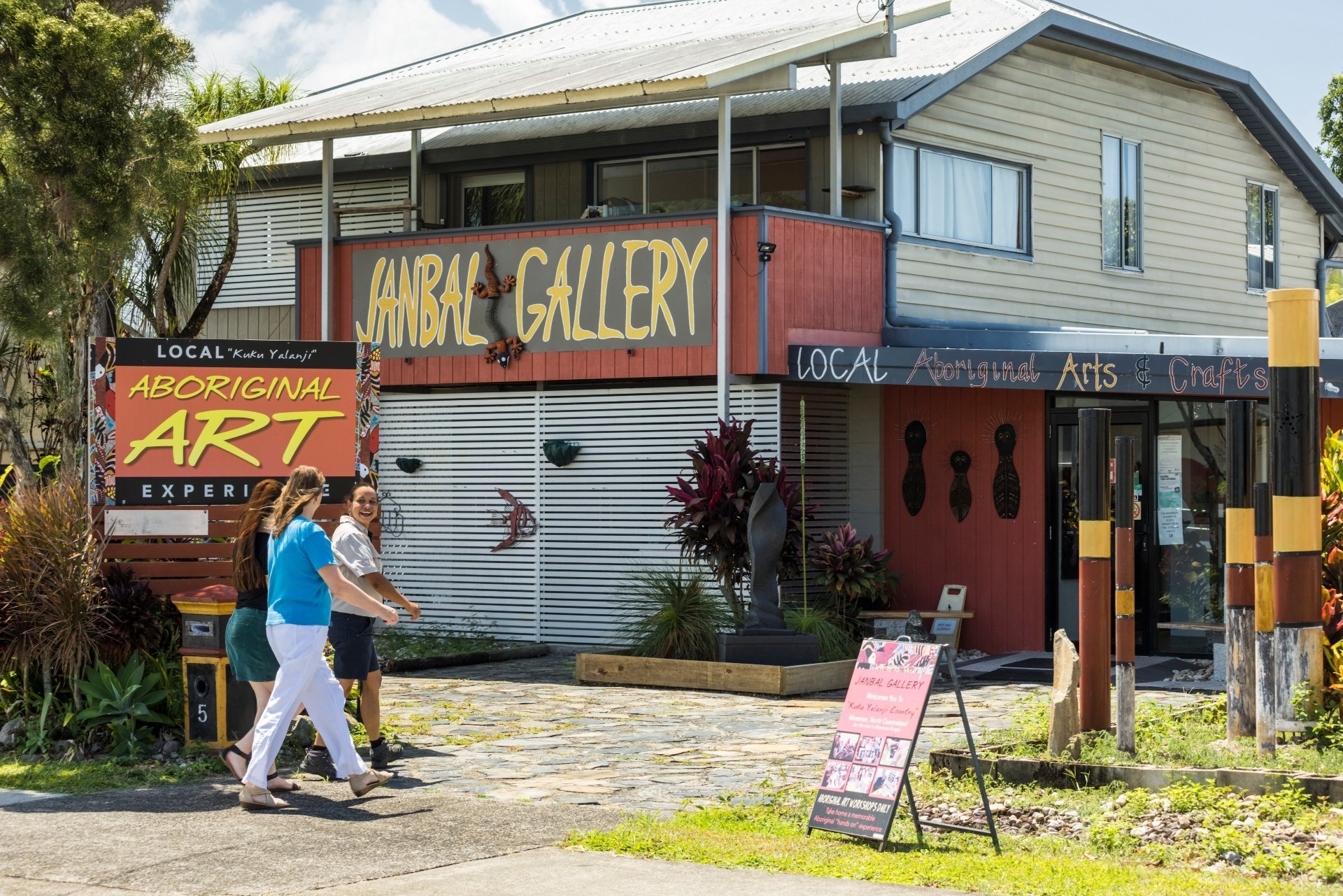 1 Aus qld cairns aborignal art credit Tourism and Events Queensland