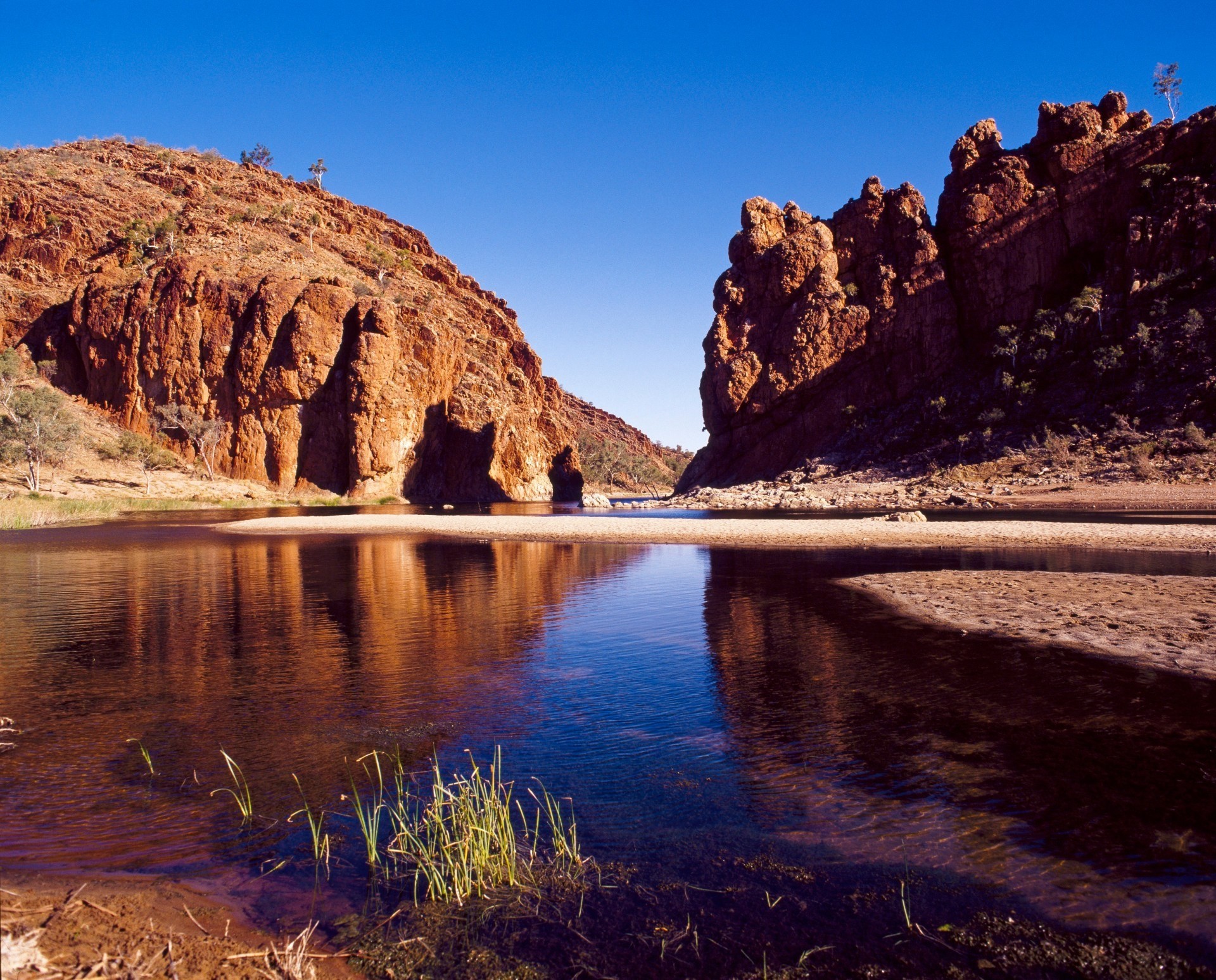 1 Glen Helen Gorge West Mac Donnell Ranges National Park NT credit Tourism Australia
