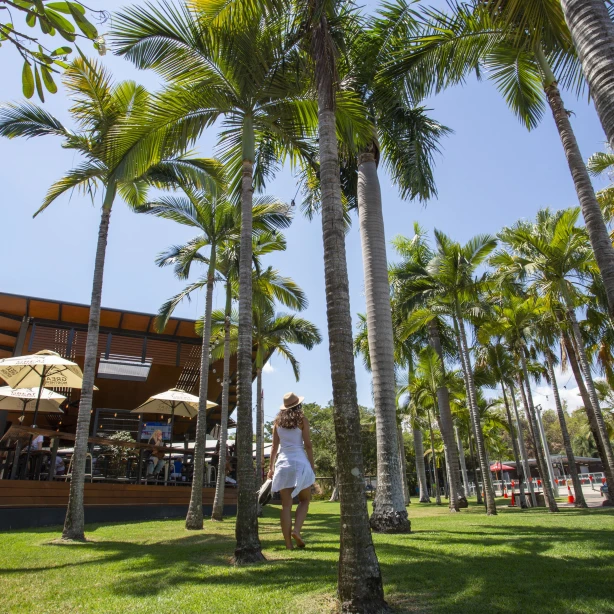 Aus Darwin Waterfront NT credit Tourism Australia