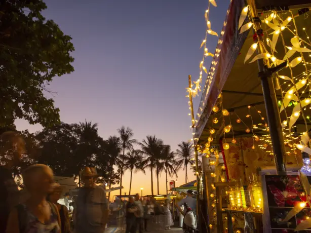 Aus nt darwin mindil sunset market credit Tourism Australia