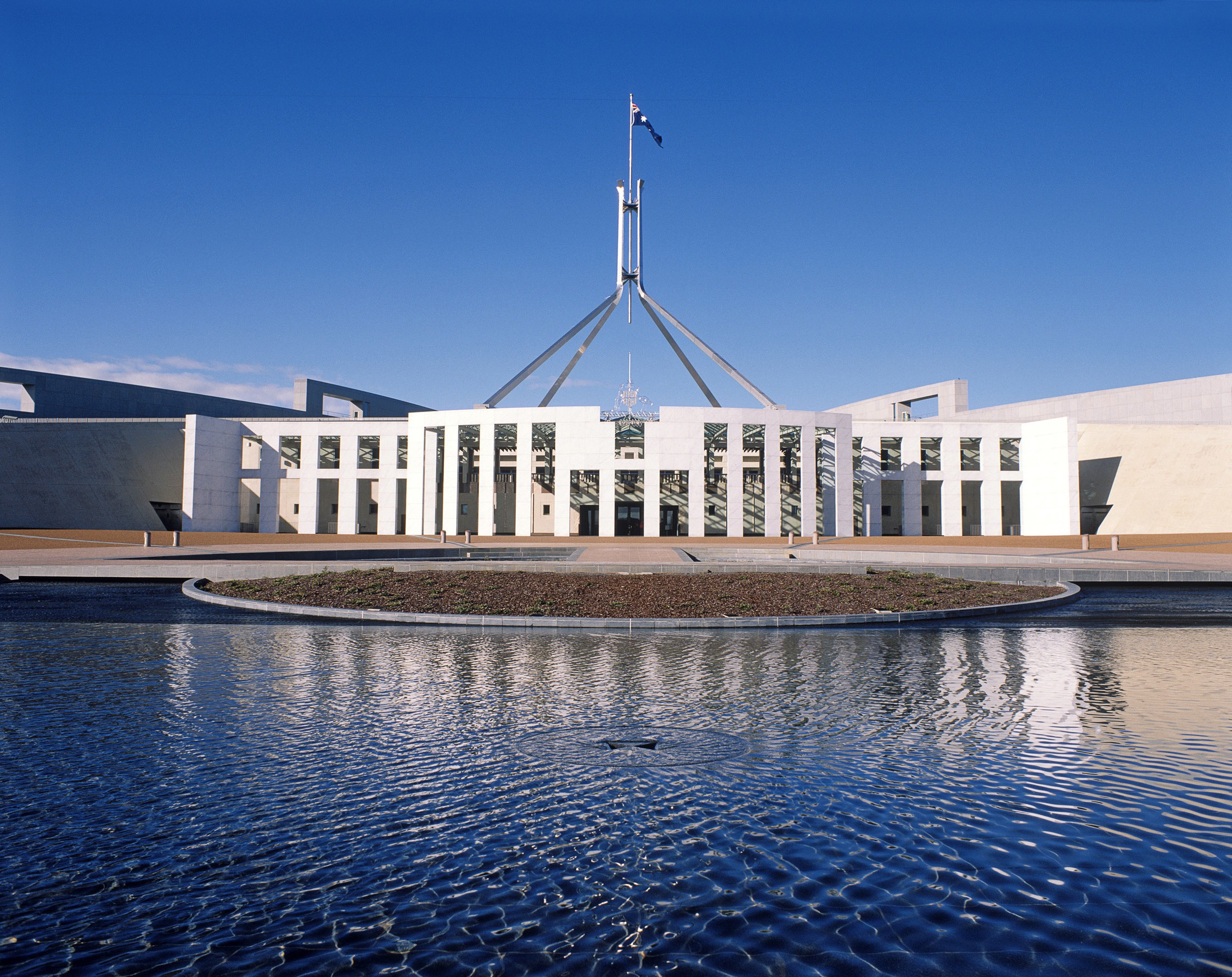 Aus act parliament house canberra credit Tourism Australia