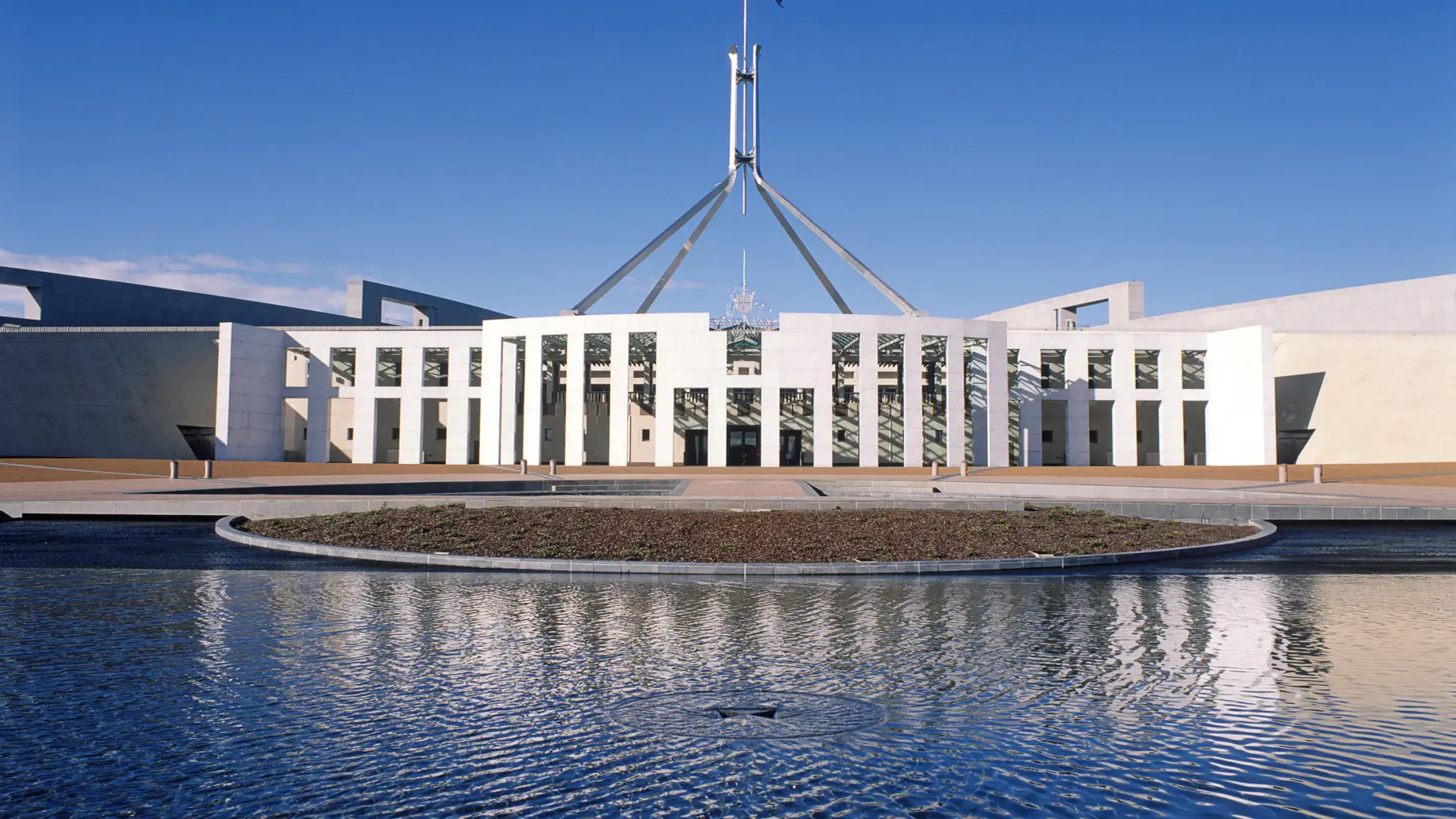 Aus act parliament house canberra credit Tourism Australia