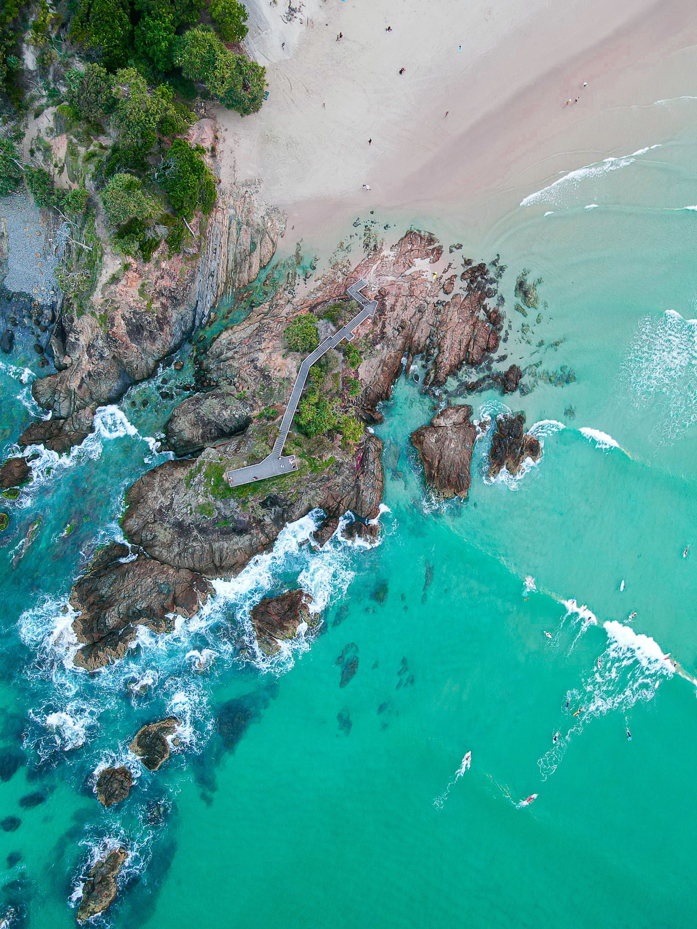 Aus byron bay beach nsw ana flores unsplash 1