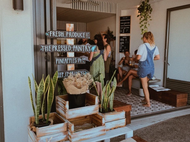 Aus byron bay nsw cafe food noemi macavei katocz unsplash