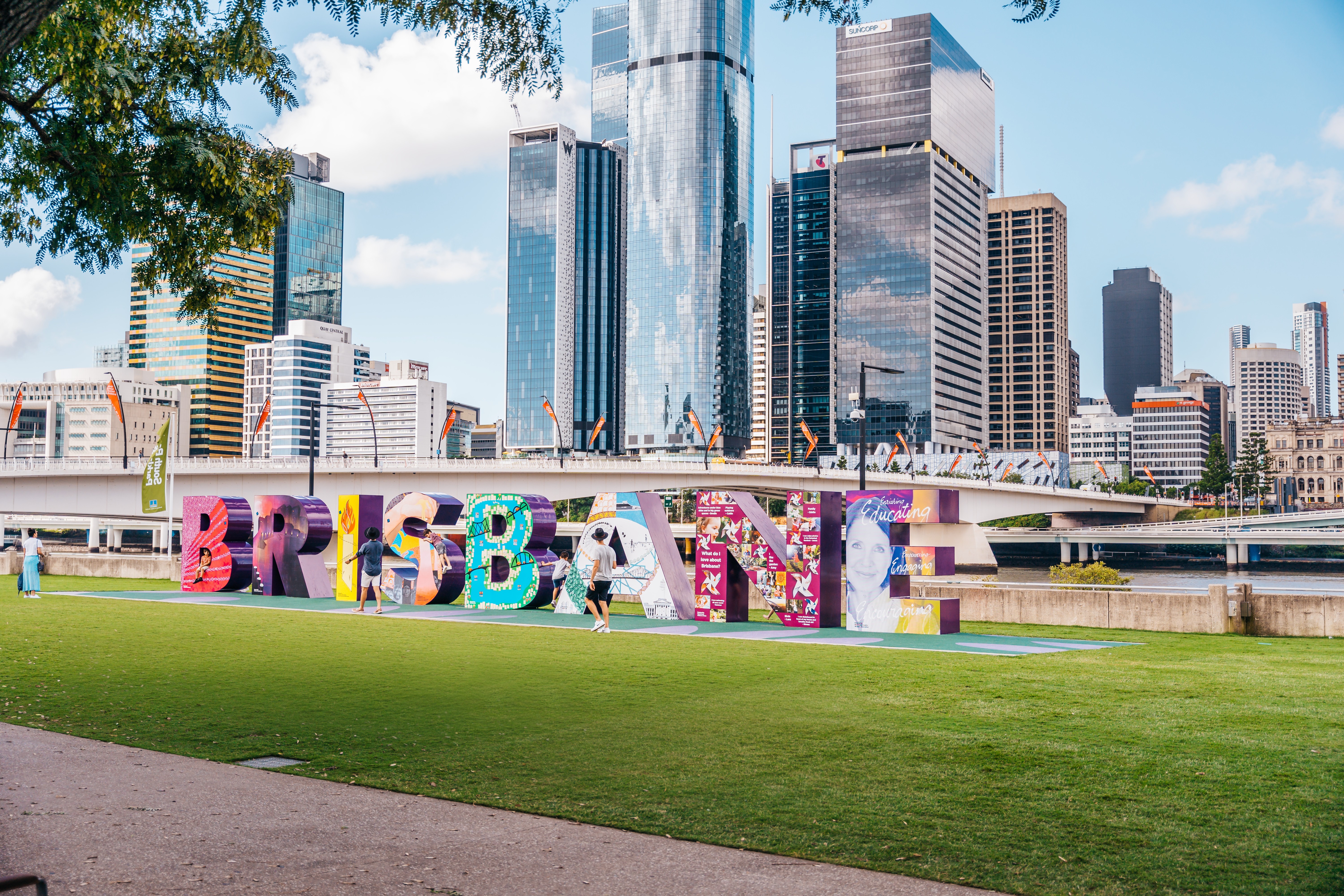Aus brisbane qld sign city view credit Tourism and Events Queensland