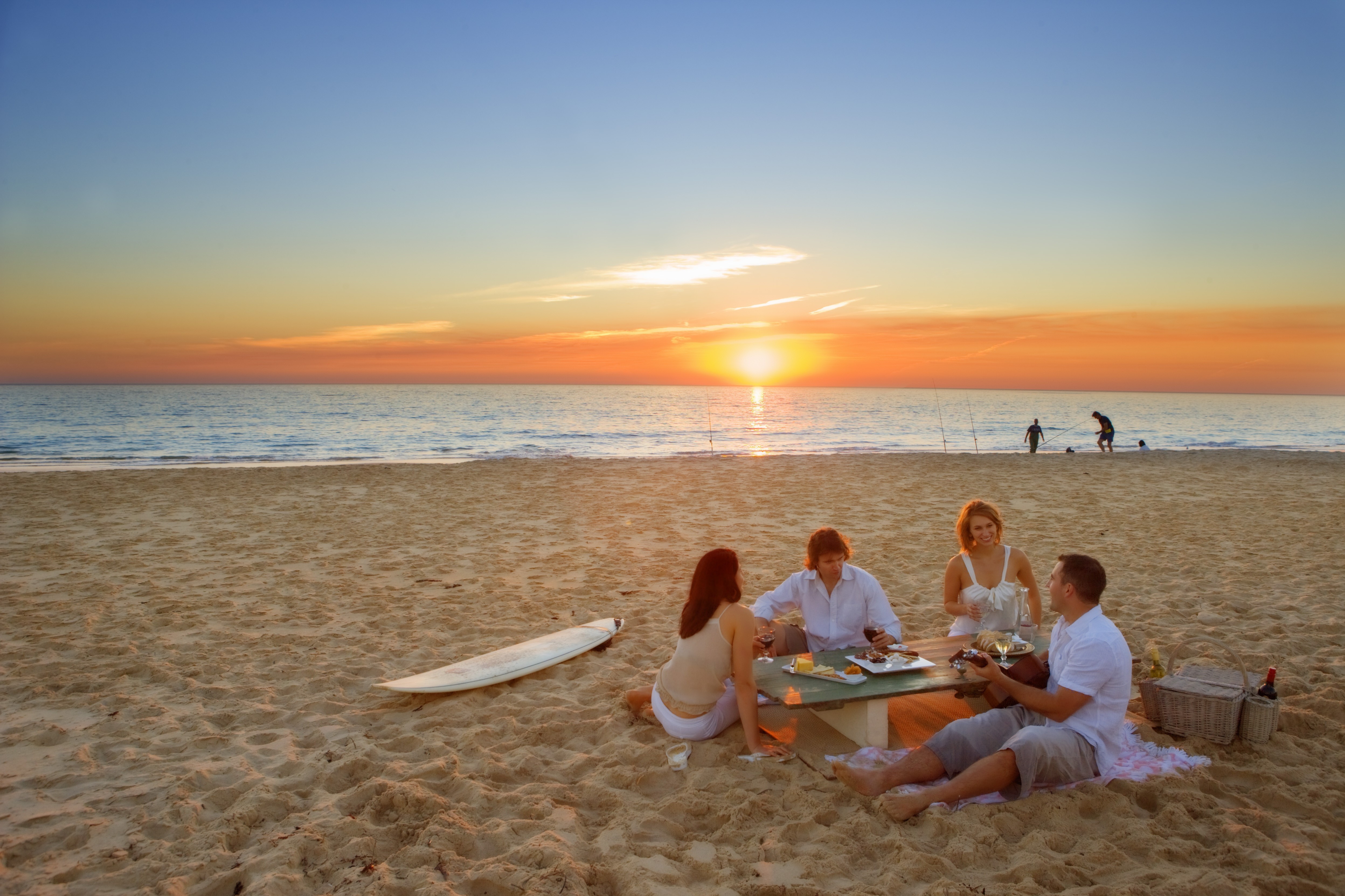 Aus sa sunset picnic maslin beach credit South Australian Tourism Commission