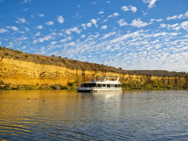 Houseboat Murray River SA credit South Australian Tourism Commission