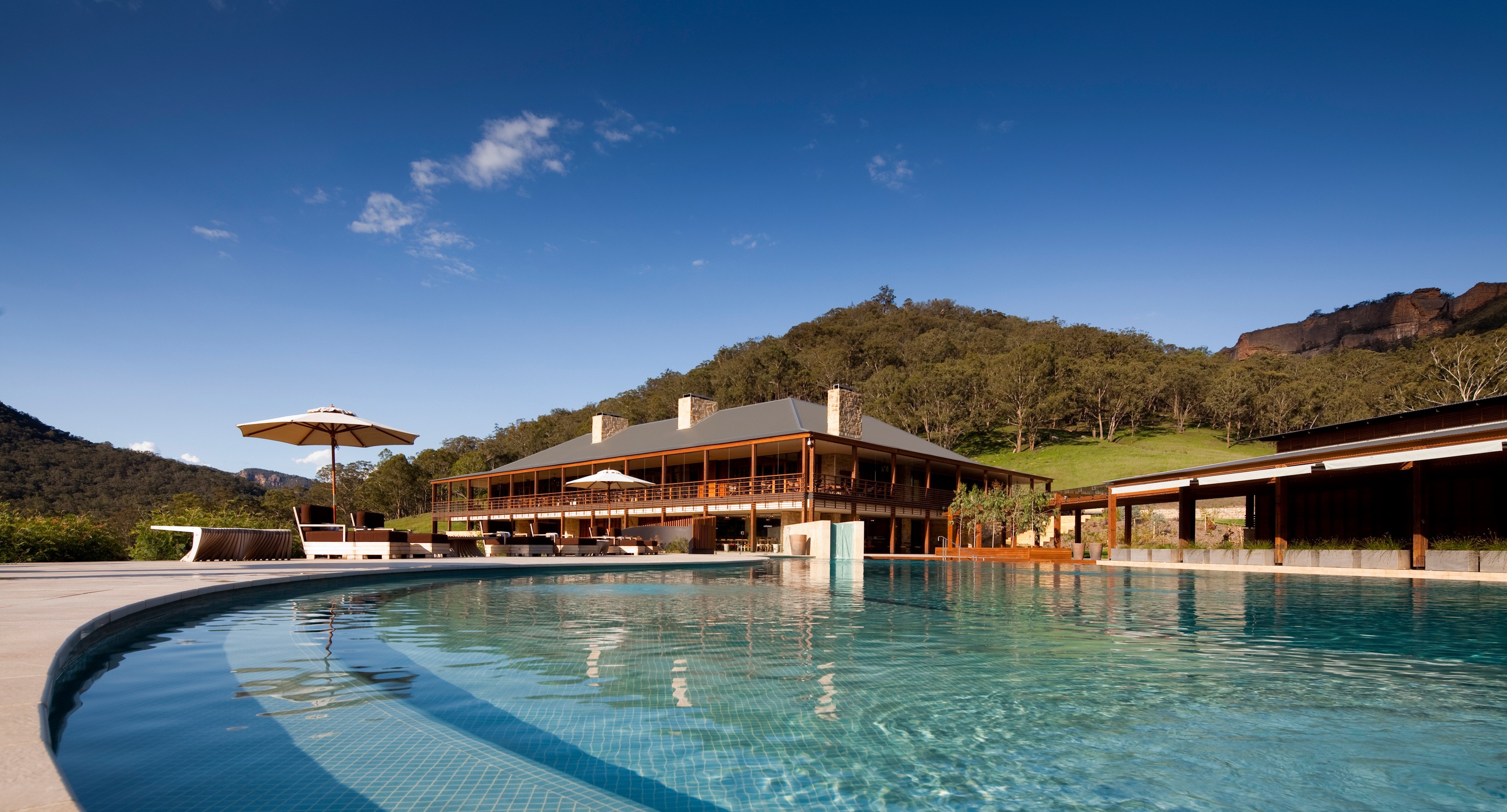Australien New South Wales Wolgan Valley Blue Mountains pool and main lodge Luxus Unterkunft