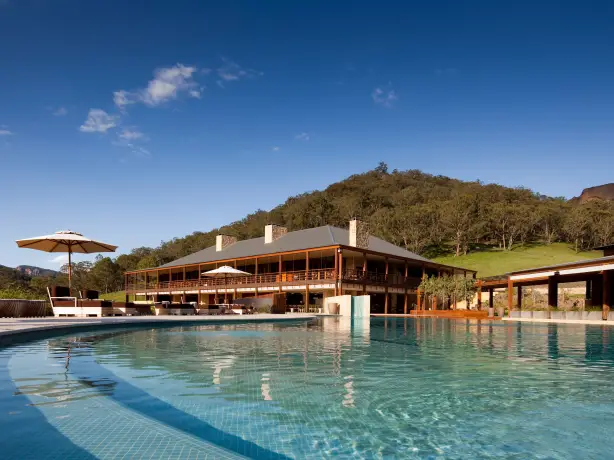 Australien New South Wales Wolgan Valley Blue Mountains pool and main lodge Luxus Unterkunft