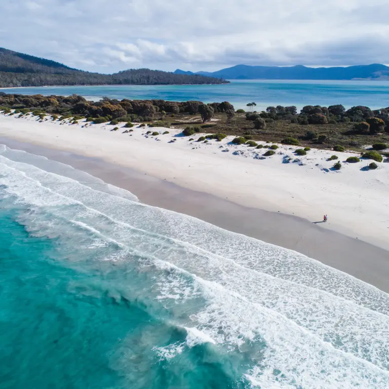 Luftaufnahme von Ocean Beach Maria Island in Tasmanien, Australien