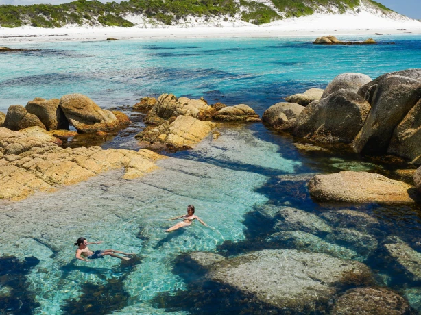 Aus tasmania Picnic Rocks Mt William National Park credit Jamie Douros Camille Helm