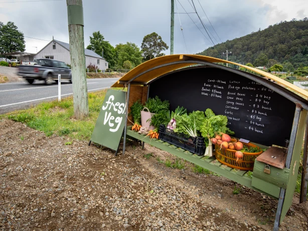 Aus tasmania Roadside stall Cygnet credit Paul County