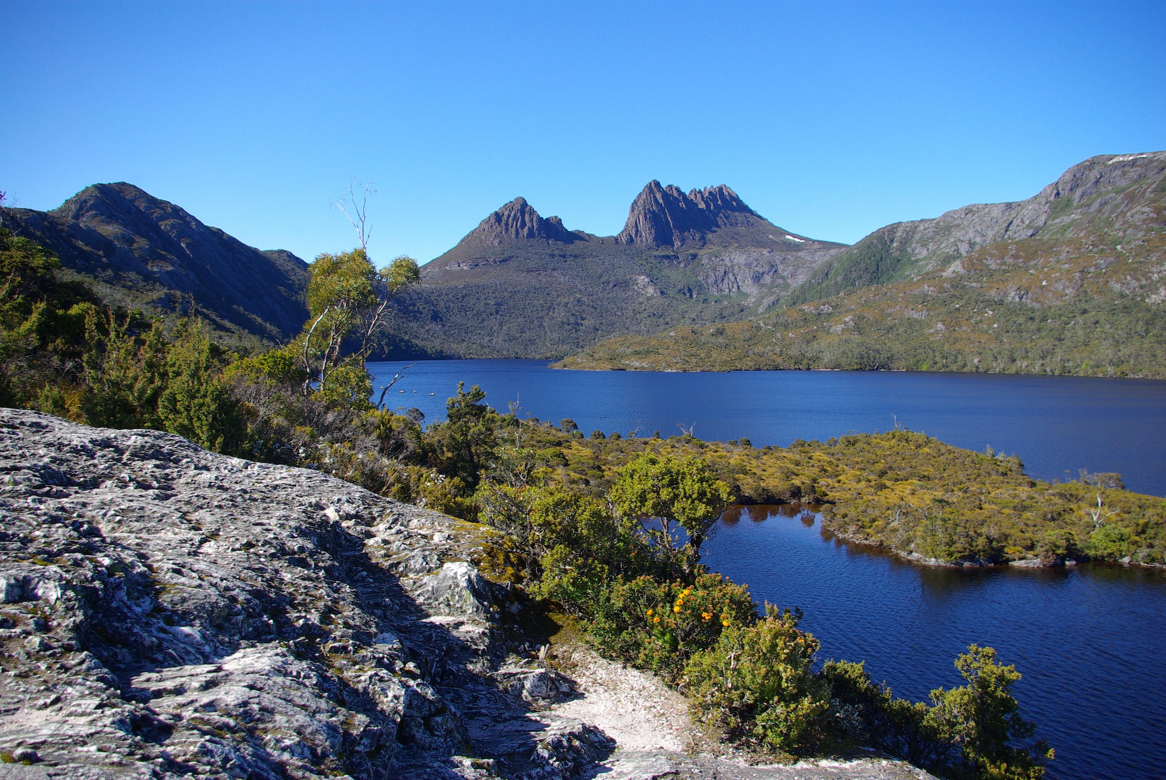 Australia, Tasmania – a view of Cradle Mountain and Dove Lake