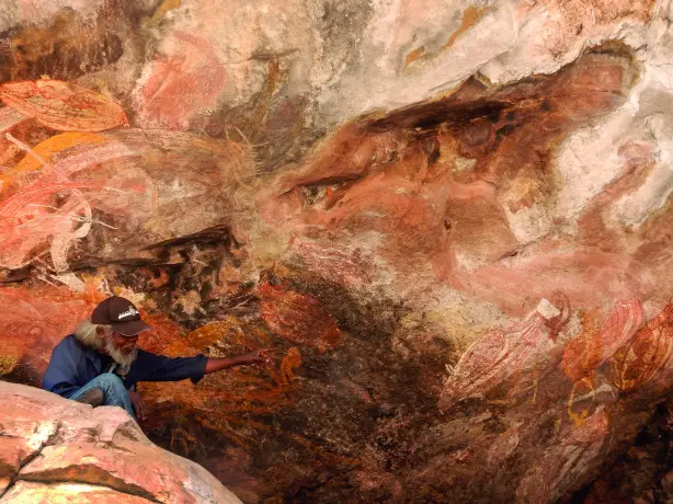 Au aboriginal with rock art discoverpage culture history header